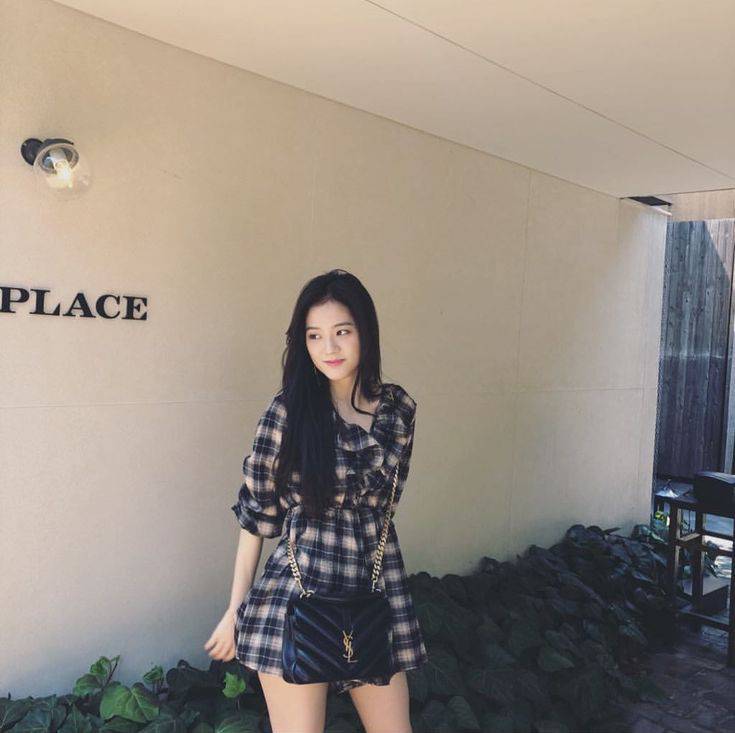 JISOO tweet media