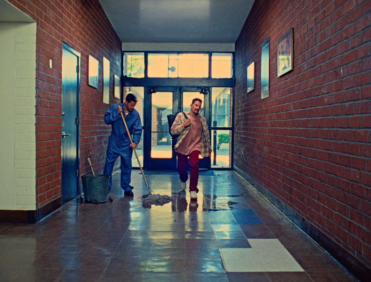 DondeEsElPlan's tweet photo. Ya se estrenó el nuevo video de @MauYRicky del tema “#FRESH”, quinto corte de su nuevo álbum #rifresh. 

#MauYRicky vuelven a la escuela en este video cinematográfico.

¿Ya lo viste? https://t.co/rTgoeRChkf https://t.co/gqzlZQ0uvA