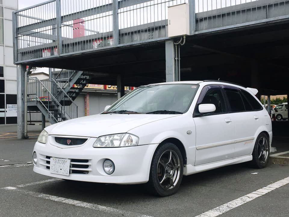 sunimaru0's tweet photo. 今日は愛車の10回目の車検♪
そしてついに21年目突入！
ここまで乗り続けると思ってなかったけど、まだ気に入ってるし、走るのが楽しい車なのよねぇ😀
車検ついでにタイヤをスタッドレスから戻したら
碓氷峠へ走りに行こう♪

#MAZDA #マツダ
#Familia #ファミリアSワゴン #SPORT20 #スポルト20
#21th https://t.co/opWPJHxghh