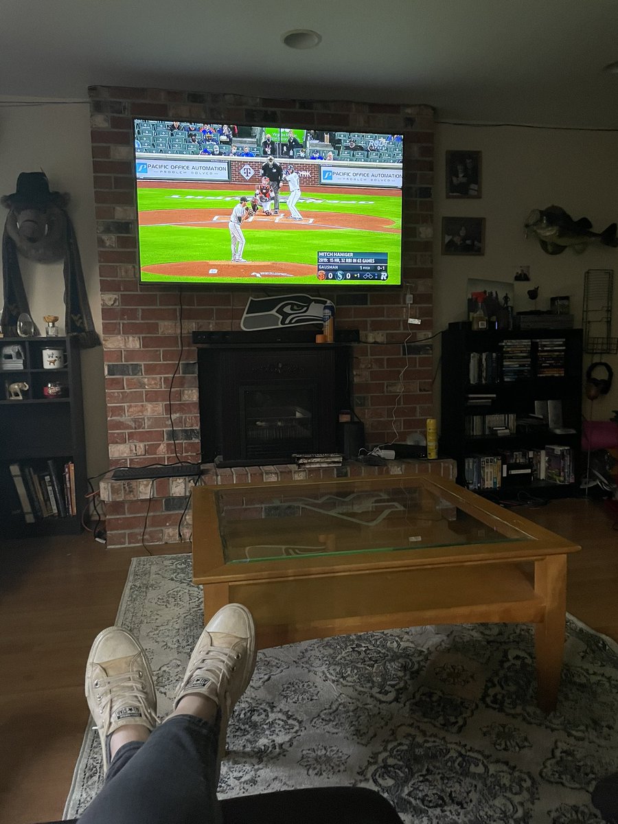 AmyA2z's tweet photo. Opening day at home #WHEREiROOT #seattlemariners https://t.co/zhxATjkPqa