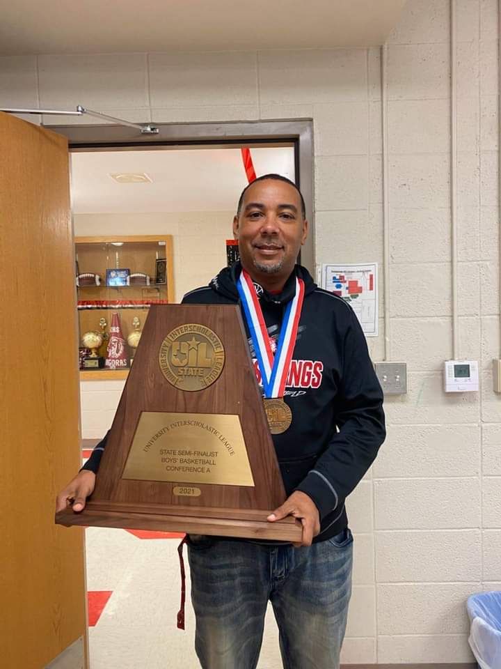ewalker1976's tweet photo. @hoopinsider 
Truly a Blessing!! The 2020-2021 Rocksprings Varsity Boys Basketball Team took me along for the ride of my life this year. This was the first time in school history..STATE SEMI-FINALIST!! It was a joy coaching such a GREAT Team! https://t.co/1U7mz1IpSf