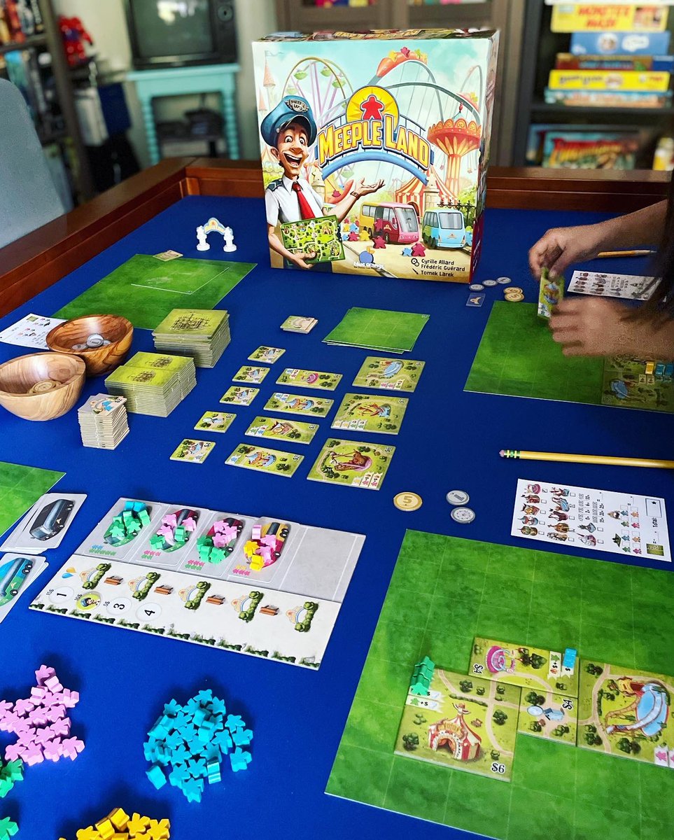 gamewithjess's tweet image. Meeple Land! Another awesome tile placement game from @blueorangegames. 🎡🏰🎠 #meepleland #blueorange #boardgames #boardgamegeek #gamenight