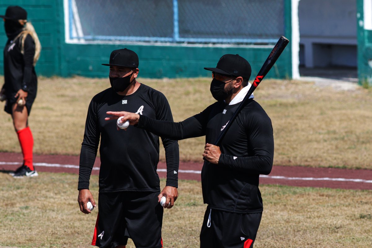 LMBBanorte's tweet photo. La tradición continúa.

@elaguilabeisbol 🦅 ya entrenó hoy en el puerto jarocho.

#VolveremosMásFuertes 💪⚾ https://t.co/QNpsUI5q2u