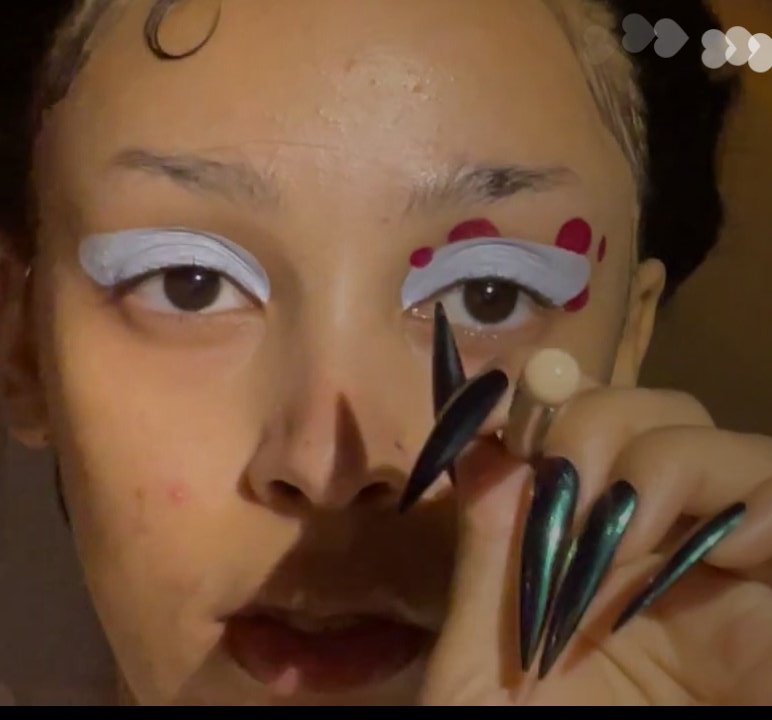 DojaCatCentral's tweet photo. Make de cada dia! Doja Cat está ao vivo em seu Instagram, agora! https://t.co/M18z71VlAi