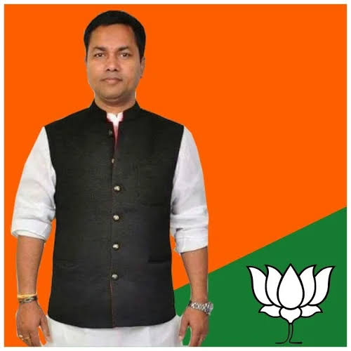 Trendsetting123's tweet photo. @KT62779984 There is nothing about oversight, it's  deliberate 

#EVM caught in BJP MLA Krishnendu Paul's 
vehicle
#EvmSwitch #EVMSwap 

https://t.co/kOyJMZVZKZ

@ECISVEEP @Folitically @DesiPoliticks @EmpoweringGoa @logicalindianz @kkhushal9 @kkhushal9 
@DILIPLOHIA @rkhuria2 @SujataIndia1st https://t.co/rsndNQZHAu
