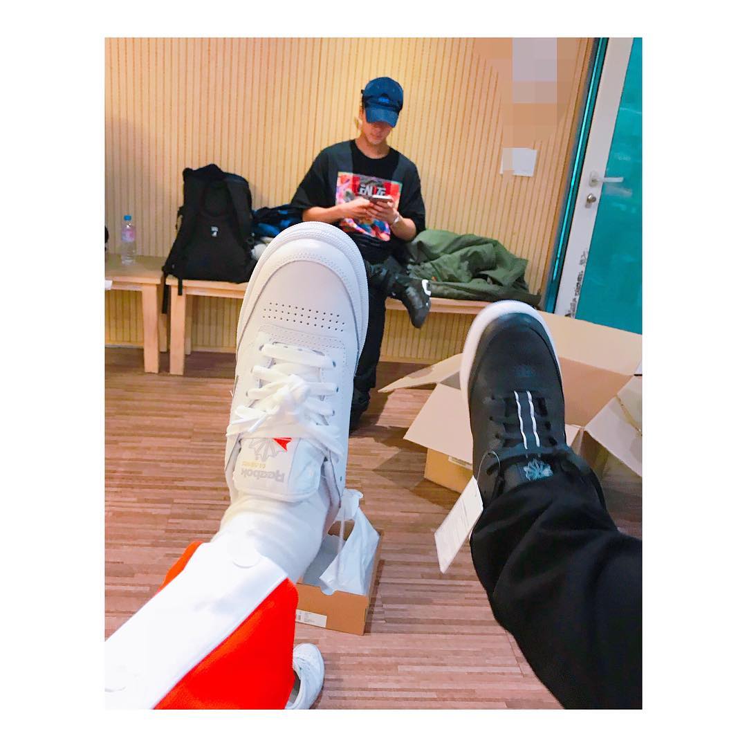 Ravioli_twt's tweet photo. ㅤㅤ⠀💿 R α v ı ⃕ ⋆≿ 𝚞𝚙 ⁞↟ 𝚍𝚊𝚝𝚎 🎧
Hoy llegaron paquetes a esta casita y entre ellos los regalitos de #ROCKETSTREAM y pues claro que mientras abríamos disfrutábamos de #RCPC_BOUNCY que es la favorita de todos. https://t.co/jEuAdVBixo