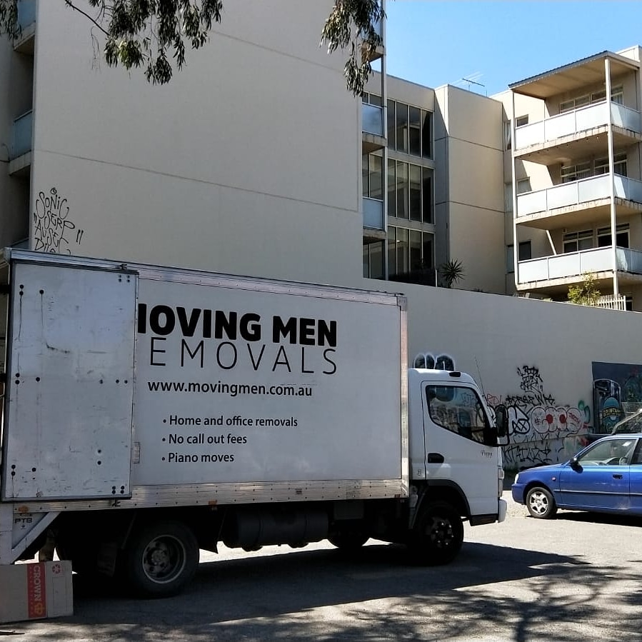 Movingmenrmvls's tweet photo. It's hot today, make like our truck and hop in the shade #sunsmarttruck #movingmen #removalist #removalistmelbourne #melbourneremovalist #melbourne https://t.co/qXOYkml1F3