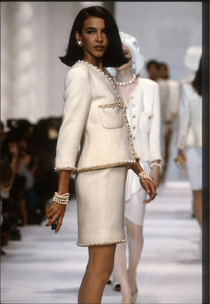 OpulentStyling's tweet photo. Overall Catwalk Moments Featuring Chanel’s Tweed Jacket. The classic Chanel jacket has transcended fashion history to become an icon of design. #chanel #tweetjacket #classicchanel #Chaneljacket #cocochanel #KARLLAGERFELD #clothingbrand #vipconcierge #imageconsultant https://t.co/5gG8EMmEby