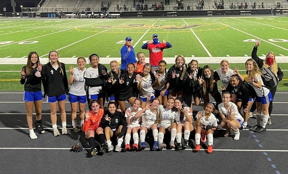 Regional Quarterfinals ✅

PK Shootout Win!
Abbie Ayers 💴 
Ashlyn Neirieter 💴 
Alyssa Vallier 💴 
<a href="/Emmasalvaggioli/">Emma</a> 💴 
<a href="/lili_ross1/">Lili Ross</a> ❌

Great team energy and effort tonight!

<a href="/AshlyElamSports/">Ashly Elam</a> @LethalSoccer <a href="/byjorgeramos/">Jorge Ramos</a> <a href="/SetxsportsC/">SETXsports.com</a> 

#BGOE
#HereWeStand
#MaskUp
#JustKeepWinning