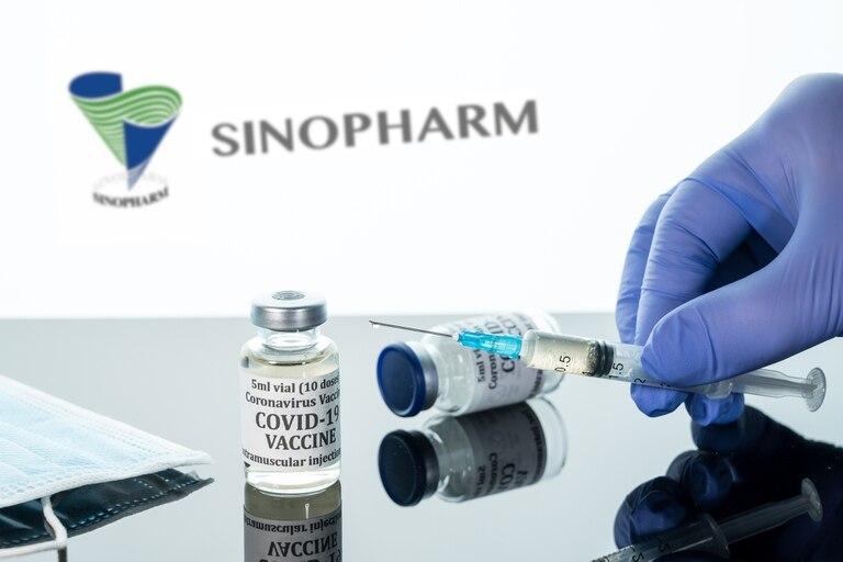 LANACION's tweet photo. Sinopharm: médicos denuncian que la vacuna china no inmuniza lo suficiente https://t.co/g6oQFHAocx https://t.co/w3yVOhARgv