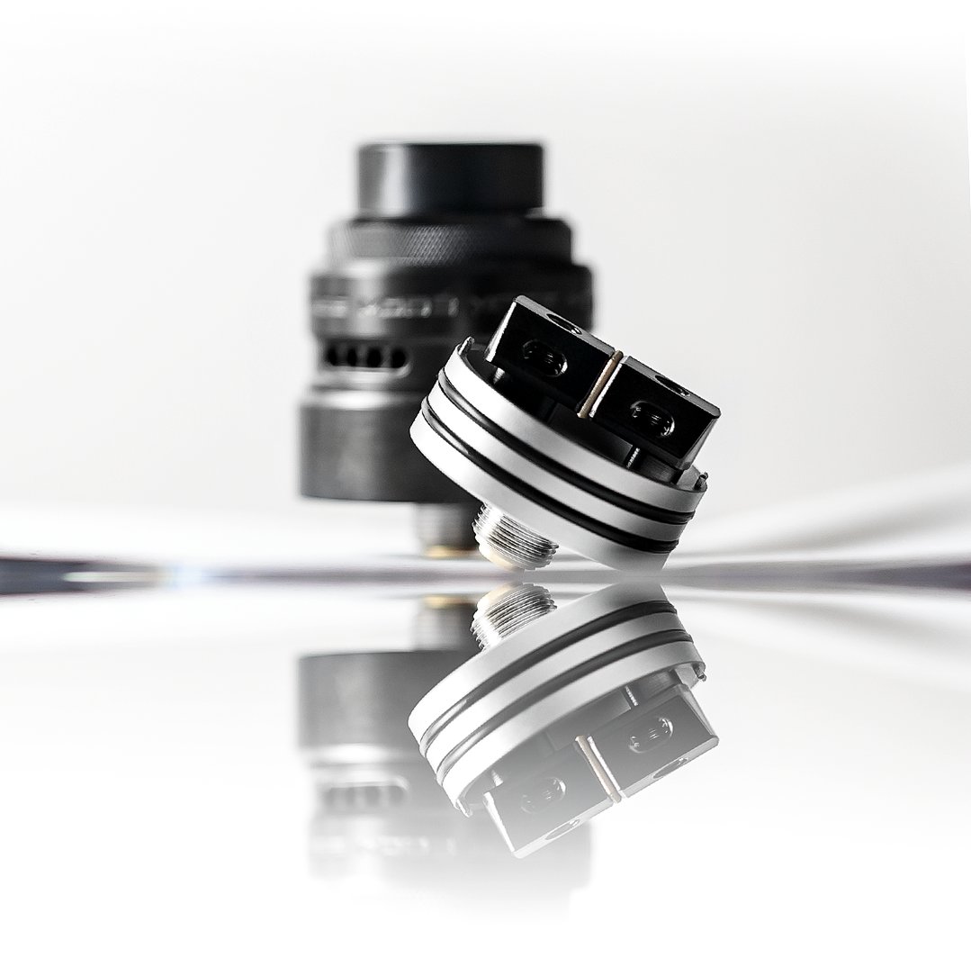 igaya1's tweet photo. こんにちは伊賀屋の寺沢です。
【Axial Prime RDA】
伊賀屋でも販売を開始させていただいております。
https://t.co/B4z1fJ3EOM
シリーズの中でも超 簡単ビルドになって
簡単ビルド・爆煙・旨い・・・と三拍子そろったRDA!!!
#伊賀屋 #VAPE #ベイプ #電子タバコ #AxialPrimeRDA #Massmods https://t.co/t3BbpCWsdt