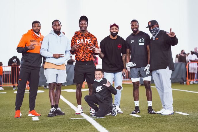 CoachTimDuffie's tweet image. Different Era’s, different backgrounds, different locations, same foundation. Proud of you @Rodarius_8 #DaBlock is family for ever. #LetsRide