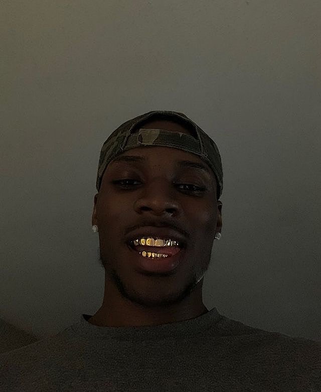 Miserello's tweet photo. Black Men w/ grillz ✨>>>>>>>>>>> https://t.co/RyhJzomcXq