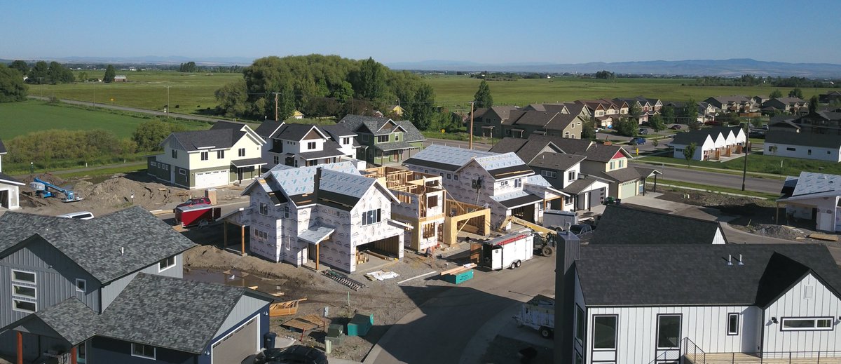 TaunyaFagan's tweet photo. Why a home's so expensive in Bozeman these days: low availability of land ⇓, high cost of land ⇑, high cost of labor ⇑, high cost of building materials ⇑, limited supply of homes for sale ⇓. More at: https://t.co/GYBOlHK2NO https://t.co/i5DOjFICnD