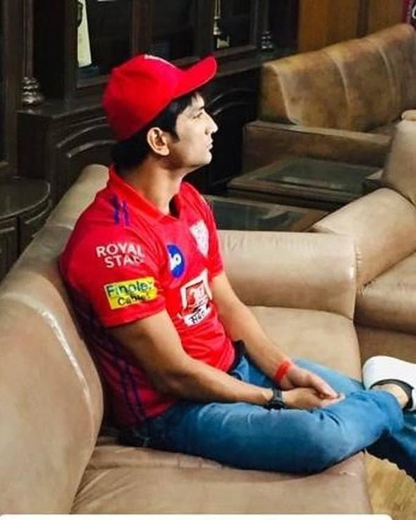 nonayousef7's tweet photo. ( Memories April 2019 )
🥺😔💔❤️💎
My jaan @itsSSR spreading all smiles , happiness and love as he enjoyed some good moments during the match of #KXIPvsDC in Chandigarh 😍❤️
Enquire Parambir 4 SSR https://t.co/faUIZUUIX7