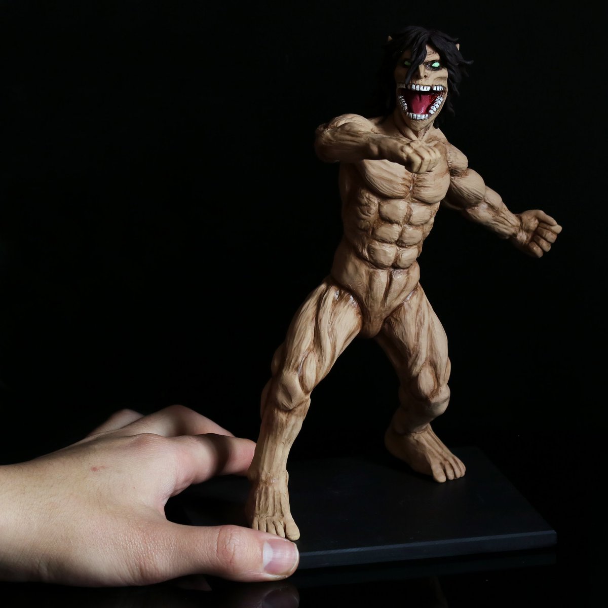 WingsoftheWest_'s tweet photo. Por fin está terminada!!!🙉 
https://t.co/cyuzqkaAzk

#shingekinokyojin #attackontitan #ataquealostitanes #eren #erenjaeger #erentitan #mikasa #levi  #animefigure  #sculptureart #snk #snkart #snkfanart  #animeart #mangaart #attackontitan4  #attackontitanfinalseason #animelover https://t.co/25cOnWd1Hb