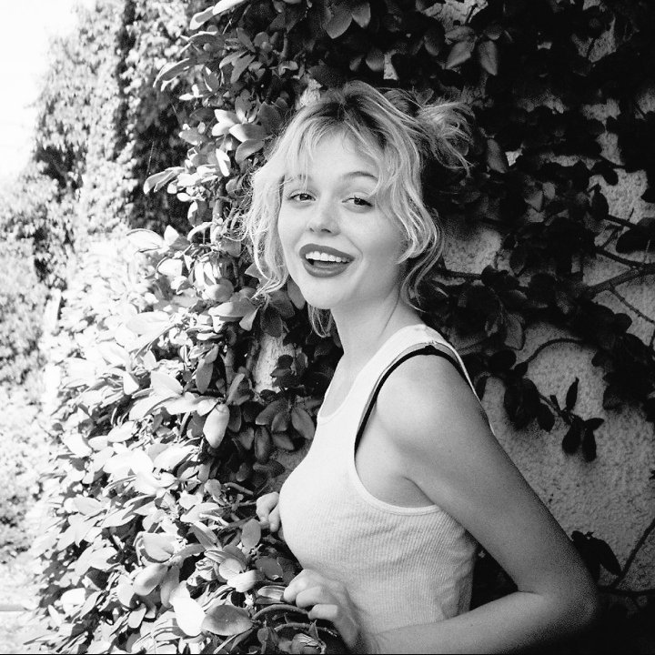 DEADLYWHlSPER's tweet photo. Beatrice away from her laptop?
With makeup on??
Smiling???
Enjoying fresh air????
Perhaps Hell has frozen over.
#DFWed. https://t.co/AmCfegMv5y