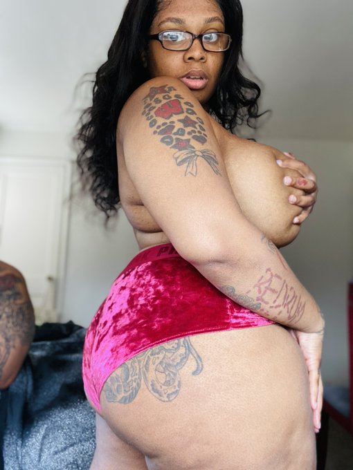 I heard it was thick bitch Thursday 🤓🖐🏽 I&rsquo;m here #whoschynawhyte https://t.co/Wo8ZXbHbJd<a href="/tag/whoschynawhyte"class="tags"><span>#whoschynawhyte</span></a>