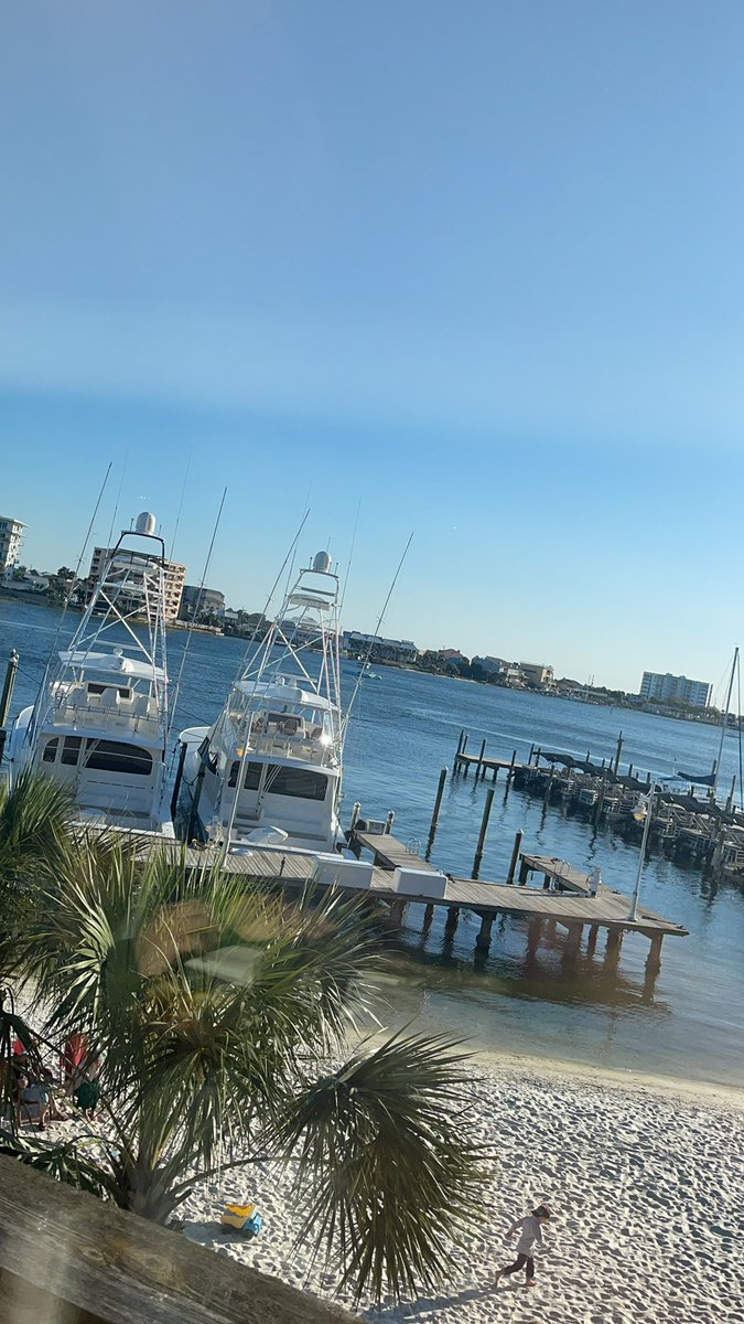 gr1ffw's tweet photo. Dinner in Destin! https://t.co/DHnGl0Hgx3
