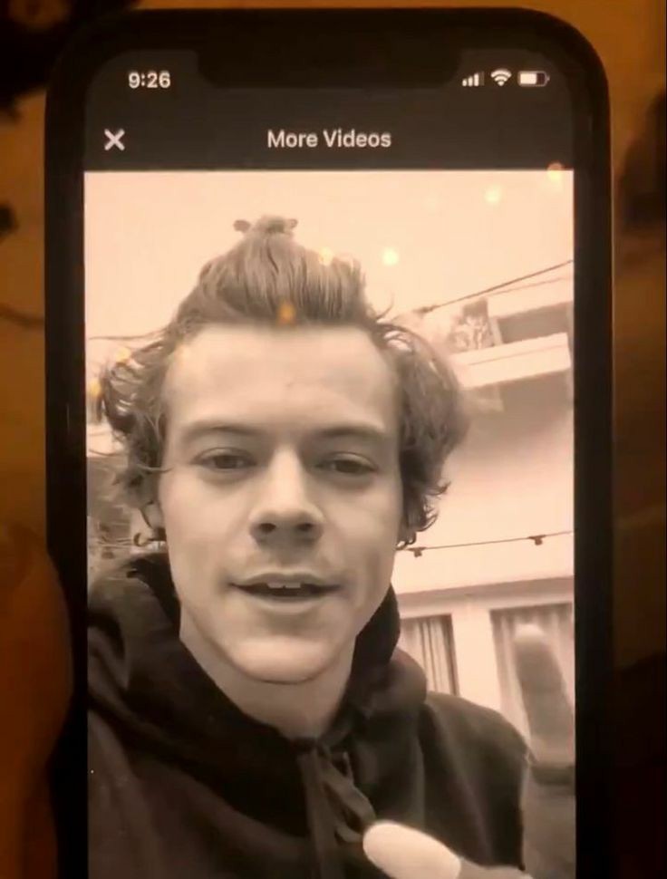 harry with this hairstyle is just something else