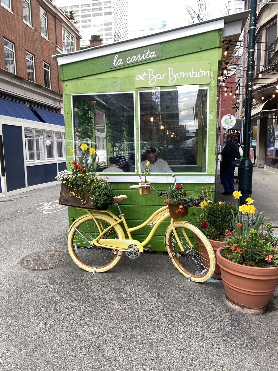 mjstay's tweet photo. Streetery charm #rittenhouserow https://t.co/9awJ1Ok4lK
