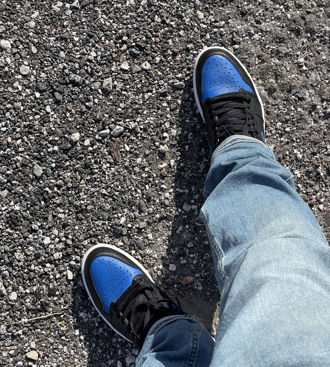 TheSoleLibrary's tweet image. Air Jordan l "Royal" 
Michael’s favorite AJ1 color way.

What’s your favorite AJ1?

#TheSolelibrary