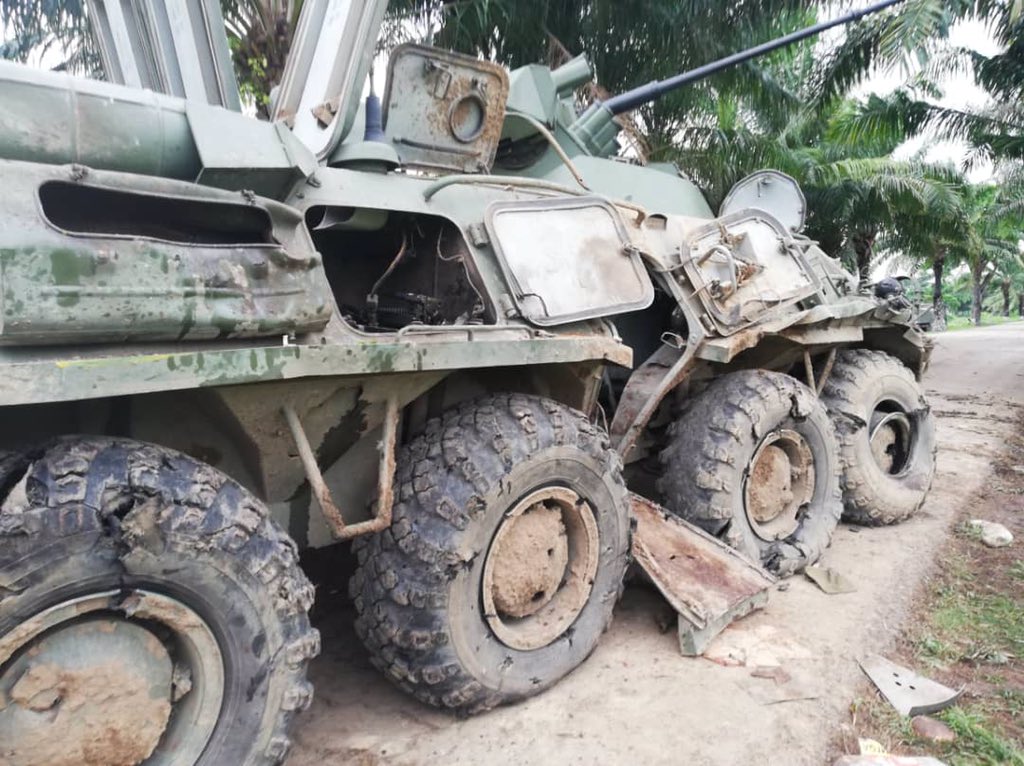 Political_Room's tweet photo. 🇻🇪⚔️ #ULTMAHORA #IMPORTANTE Dos blindados venezolanos BTR-80A de #Venezuela han sido inutilizados durante una emboscada de las #FARC que ha causado baja en algunos tripulantes. https://t.co/6YLQNvePdu