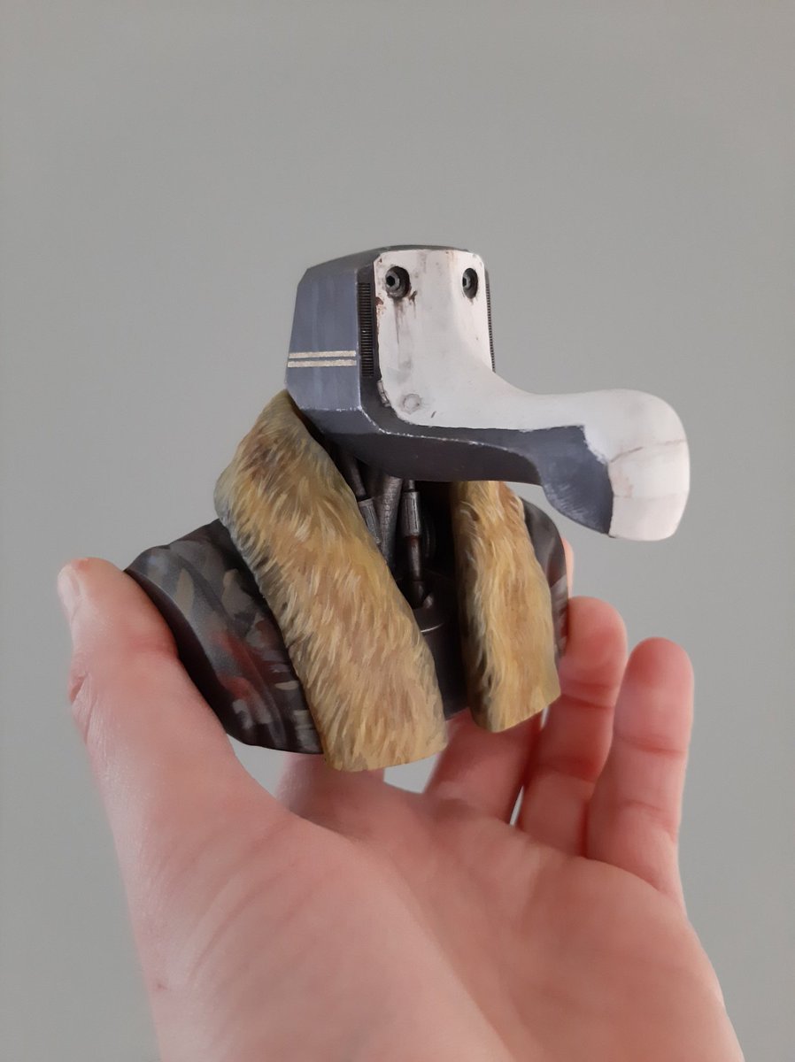 Realized I never posted pictures of the final painted Hector bust. Thanks to the awesome <a href="/Duvchi/">Duvchi</a> himself for additional references. Fan art based on the incredible original design of <a href="/simonstalenhag/">Simon Stålenhag 🐀</a> for 'Geronimo' music video project for #duvchi's album 'This kind of ocean'