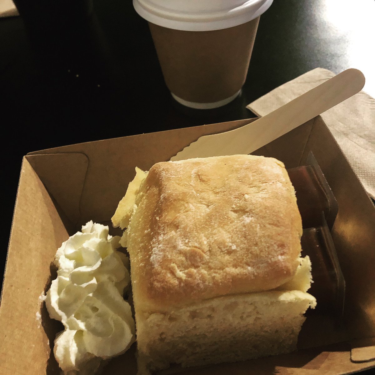 devonshireteas's tweet photo. A takeaway DT at the Monet and Friends exhibition in Sydney. #thedevonshireteaguide https://t.co/JgePF6yTAt