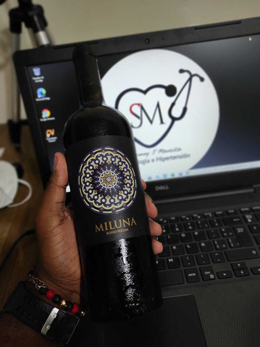 MDSAMMYMANCILLA's tweet photo. Hoy tuve la visita del amigo @fetucini357  quien me hizo mi regalo de cuaresma un tinto sureño de Italia #miluma  gracias amigo https://t.co/FQwOwIwwup