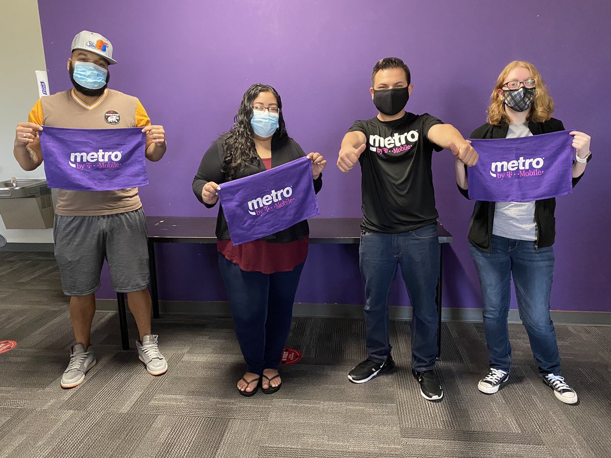 Isaacp2020's tweet photo. This T-Voice Thursday, we gave away some Metro Mystery Boxes to our Dallas-Iqor March Winners!! 🥳🤩

Thank you to all of our frontline agents for holding it down day in and day out. 💯 

#Famousforcare #MetroLife #PurpleLife https://t.co/R6hpFSKLyT