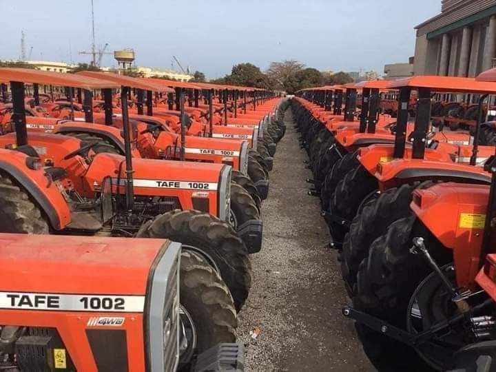 SecondePhase's tweet photo. 1000 tracteurs pour le secteur de l'agriculture un secteur porteur d'emplois .
 #kebetu #Senegal https://t.co/UD6g19Hl1I
