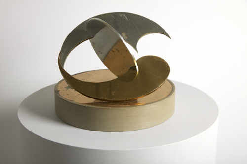 DavidRichardArt's tweet photo. Ed Shostak / Rose Royale “A Queer Perspective From Postminimalism to Social Practice, Selected Works from 1963 – 2020”  |   Ed Shostak, Nature Symbolized - ESSMM07, 1978, Brass and aluminum, 14 x 14 x 14  |  @DavidRichardArt #EdStostak #RoseRoyale  |  https://t.co/Van8b5EnJA https://t.co/1yIkk9SmVA