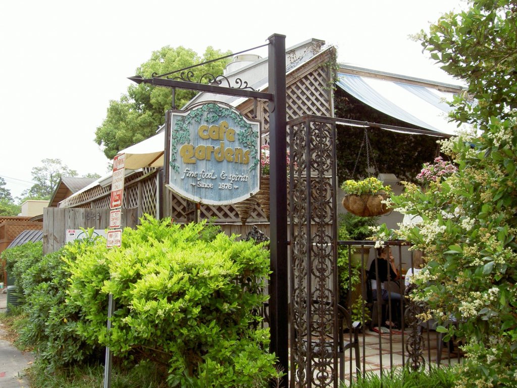 GuideGnv's tweet photo. For this week’s #TBT , we are throwing it back to the Cafe Gardens- formerly located in Midtown. What was your favorite dish?
#everythinggreatergnv #weirdosruletheworld #cafegardens #visitgainesville #truenorth #connectcreatecollaborate #communitycenteredmarketing https://t.co/A9CZuWV33r