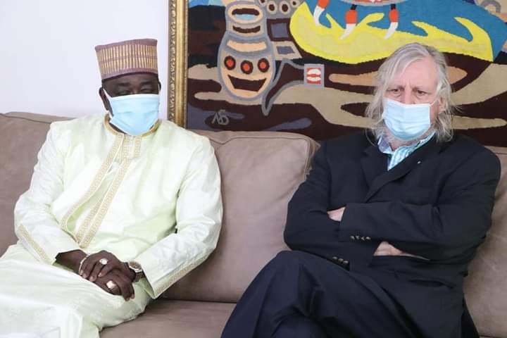 SecondePhase's tweet photo. #LE_PROFESSEUR_RAOULT_À_DAKAR 

Monsieur le Ministre de la Santé et de l'Action sociale Abdoulaye Diouf SARR a reçu Pr Didier RAOULT  ce mardi 30 mars à  9H 
#kebetu #secondephase https://t.co/5Ndu871T89