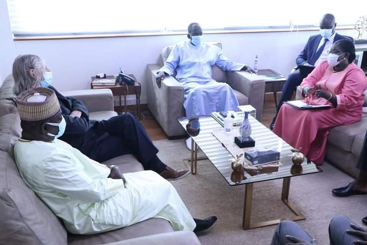 SecondePhase's tweet photo. #LE_PROFESSEUR_RAOULT_À_DAKAR 

Monsieur le Ministre de la Santé et de l'Action sociale Abdoulaye Diouf SARR a reçu Pr Didier RAOULT  ce mardi 30 mars à  9H 
#kebetu #secondephase https://t.co/5Ndu871T89