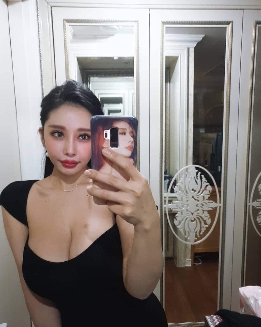 不要插嘴 on Twitter: "#青筋大奶 #盯射 #射屏 大垂奶骚货 勾引你们，从不吝啬展示自己的大奶子！喜欢被人大力揉搓！ https