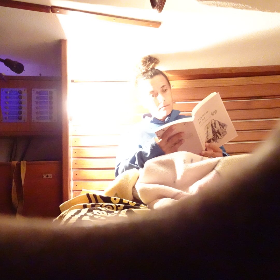MarineandoTfe's tweet photo. Noche de lectura en el barco
#X102 https://t.co/jrUJaAPfDo
