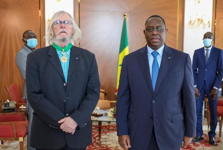 SecondePhase's tweet photo. Le Président Macky Sall a reçu le Professeur Didier Raoult. Le médecin français,  spécialiste des maladies infectieuses est en mission au Sénégal dans le cadre de sa collaboration avec ses partenaires. https://t.co/kOXhvy6FD5
