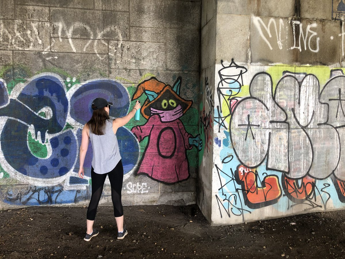 LauraElzabeth's tweet photo. Do you know how many men think I spray painted this? #HingeFails https://t.co/5Lt5haJeRH