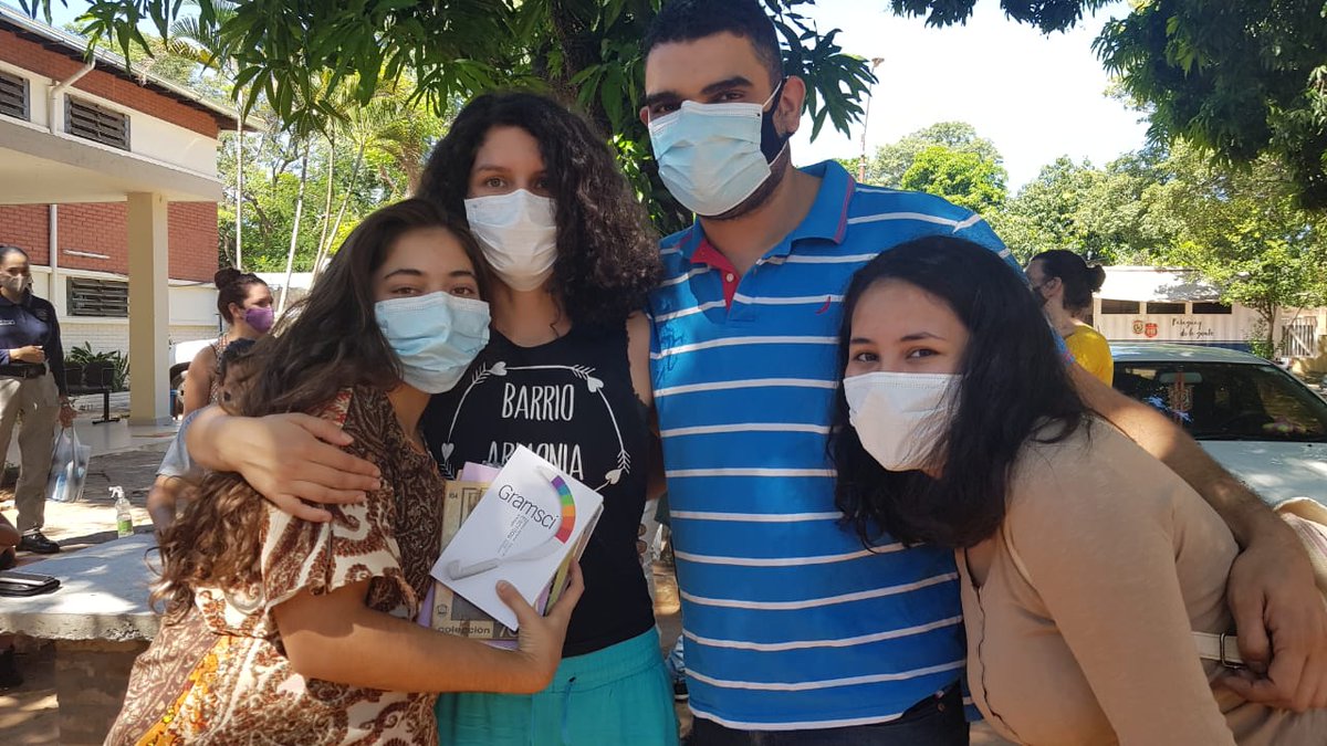 sununu_14's tweet photo. 📢 Denunciamos el procedimiento irregular de la Policía Nacional que en el día de hoy trasladó a nuestra compañera Vivian Genes sin previo aviso a su defensa legal y familiares desde la dependencia de la Policía Urbana y Turística hasta el Departamento Judicial Femenino. https://t.co/Wga98IHXPP