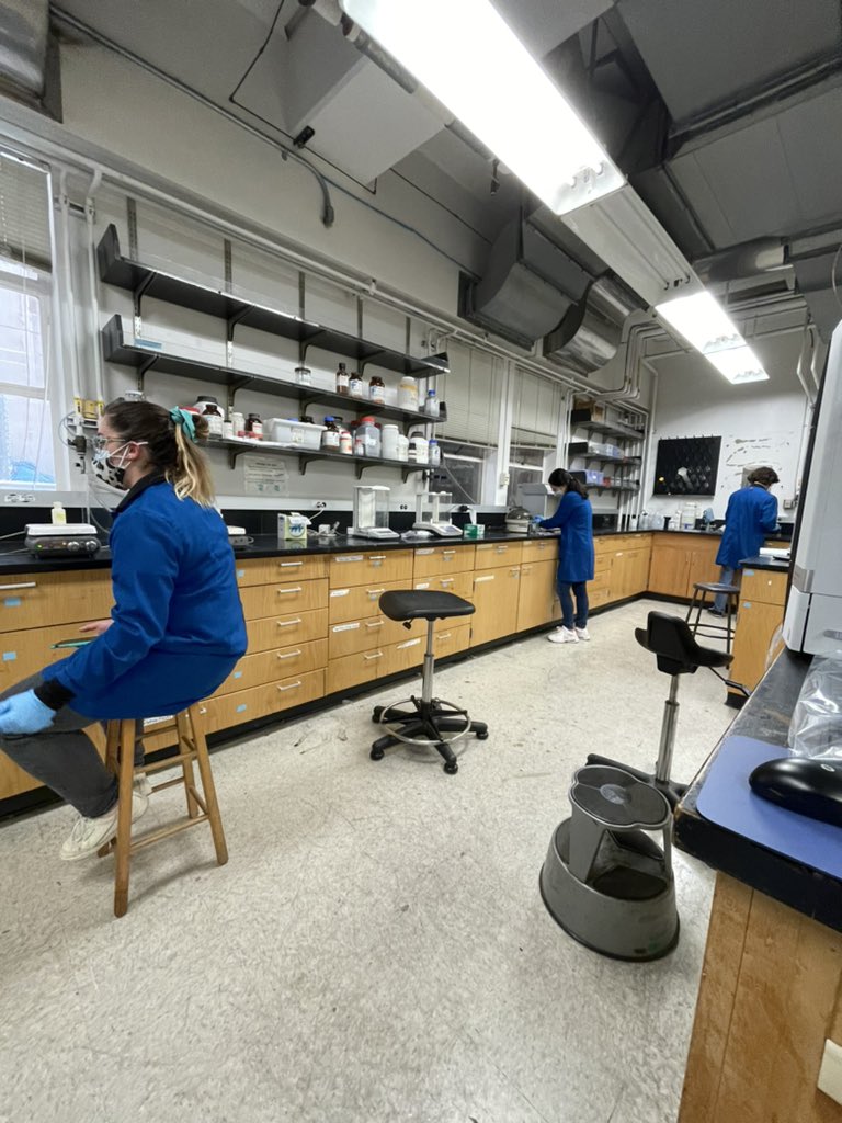 First in-person lab to be offered at <a href="/uclachem/">UCLA Chem & Biochem</a> in a year! This is the first time that some of the first year grad students are seeing each other in person 🥺
We split the class up in 2 smaller sections to keep occupancy low and make sure we follow all social distancing protocols.