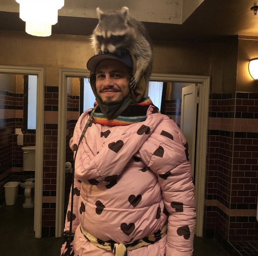 DanielLCKT's tweet photo. meet my new friend https://t.co/CWJpWahvh5