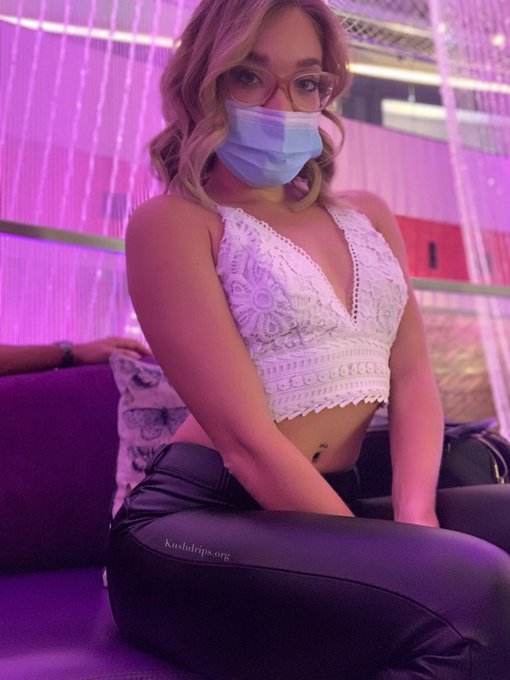 You see me in a bar...  How would you get my attention??🤗☺️ https://t.co/ufZ0EsvQon<a href="/tag/newprofilepic"class="tags"><span>#newprofilepic</span></a>