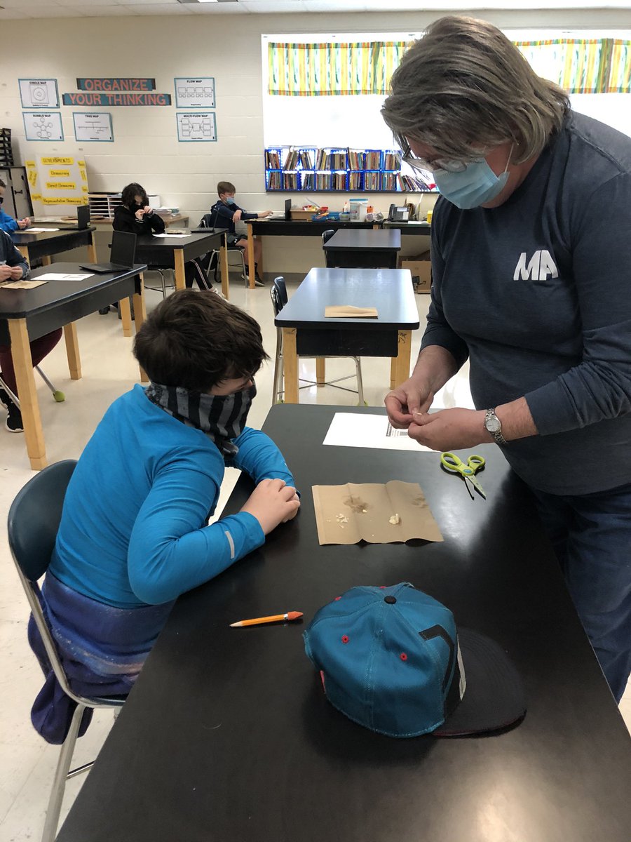 kcbrintle's tweet photo. MAMS 6th grade science students dissect monocot &amp; dicot seeds to learn more about photosynthesis and where our food comes from🌱 @Levi_Goins @NorySantillan @MACSchools @NuggetsOnMars @AgClassroom @NCFarmBureau https://t.co/eaAkO1Zr7Y