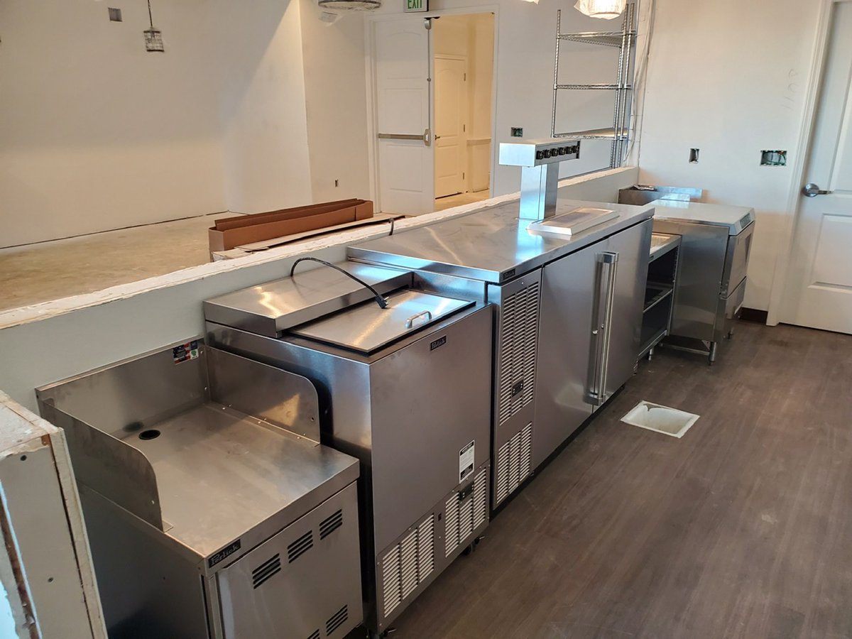 #ThrowbackThursday To Oakmont Senior Living in #LodiCA What a great addition to the community - glad we were able to be a part of it!
@MyersRestaurant #AFIKitchens #AFIinstallations
#Delfield #FoodServiceEquipment #StainlessSteel #CustomKitchen #CustomFab #BarStation #KitchenHood