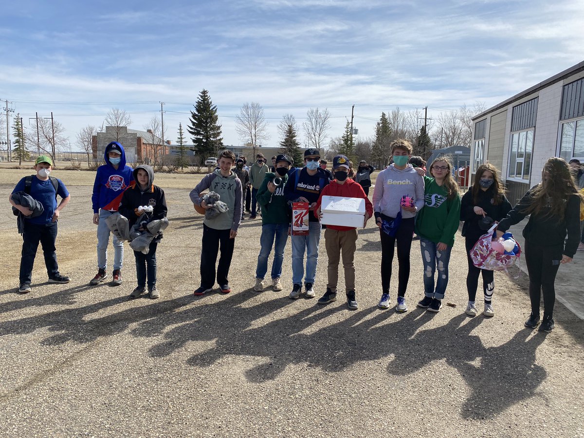 aesjets's tweet photo. Egg Drop Challenge  AES Gr 7&amp;8 students put their minds and hands to work to create their egg safe containers. Thanks to all the participants and congrats to the winners.  We had some great inventions to protect their little eggs.  #Learningtogether @PrairieSouth #Easterfun https://t.co/s3fcAmnV87
