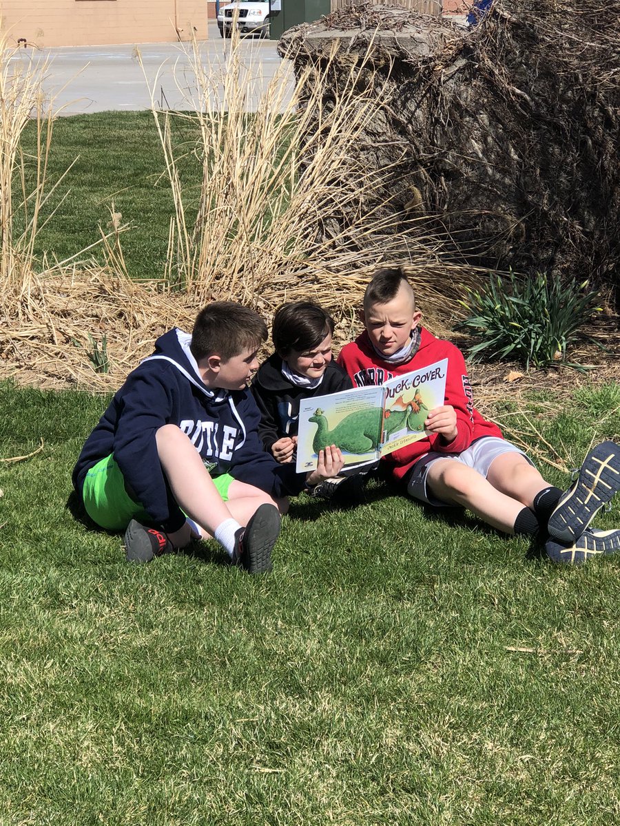 k_holland3's tweet photo. These @BertrandVikings #5thgrade students were so excited to end their week in the sunshine mentoring and reading to the 2nd graders. #NEreads #sel #mentoring #buddy #reading #literacy #turnituptoesu11 #relax #lifelonglearning #rolemodels https://t.co/aK800DtogE