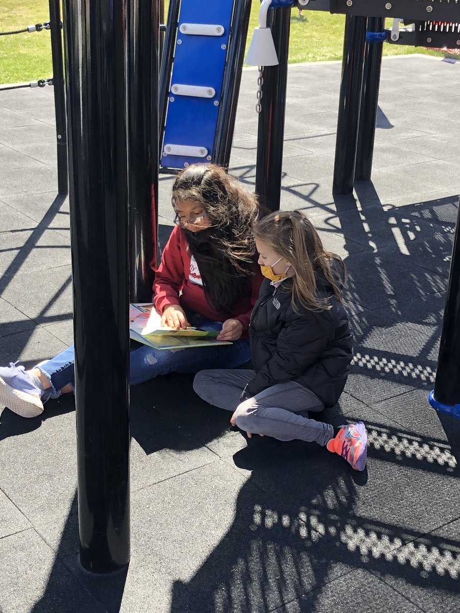 k_holland3's tweet photo. These @BertrandVikings #5thgrade students were so excited to end their week in the sunshine mentoring and reading to the 2nd graders. #NEreads #sel #mentoring #buddy #reading #literacy #turnituptoesu11 #relax #lifelonglearning #rolemodels https://t.co/aK800DtogE