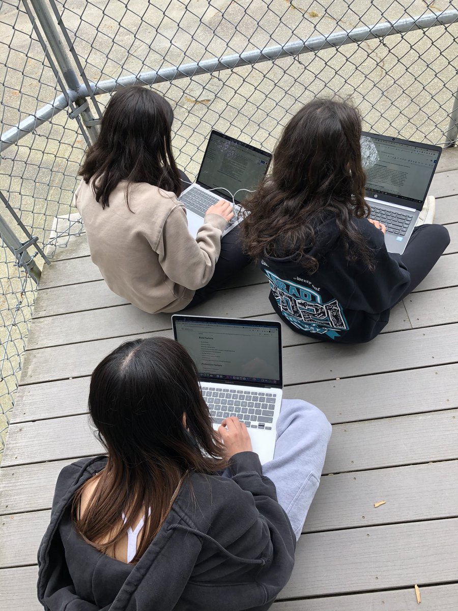 morikkey1's tweet photo. PYPX research well underway @westbayschool. Excited to be have mentorship with DP students at #wvss this year. #ibpyp https://t.co/7vIAOgltHk